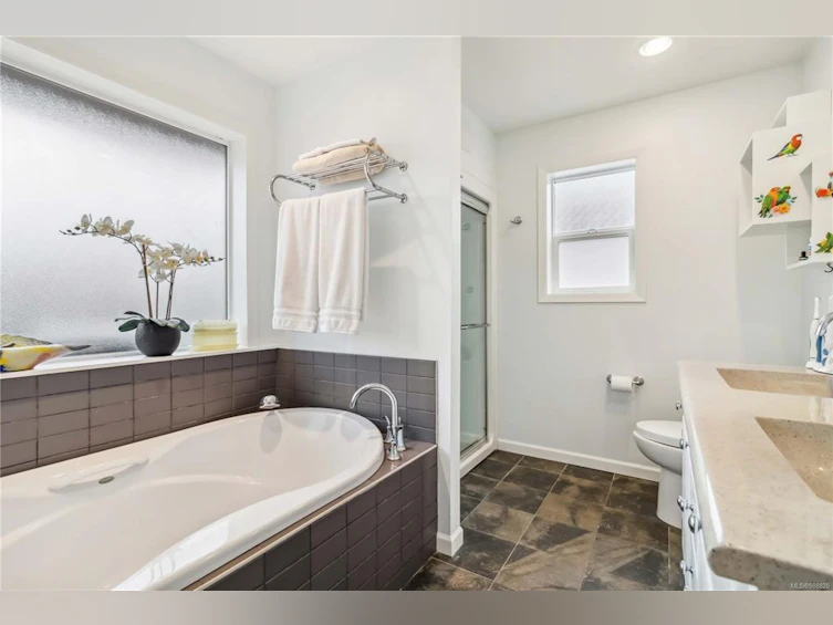 122 W Maddock Avenue, Saanich, BC, V9A 1G1 - 15