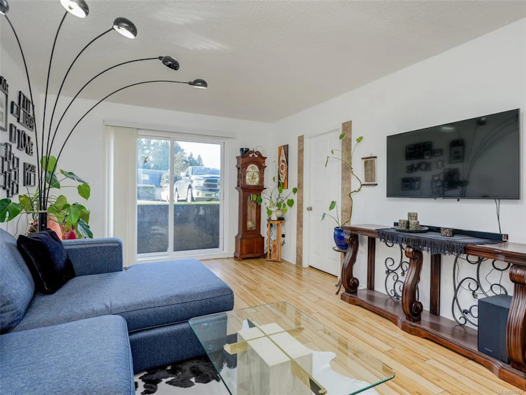 110-3252 Glasgow Avenue, Saanich, BC, V8X 1M2 - 6