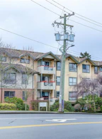 401 7 Gorge Road W
