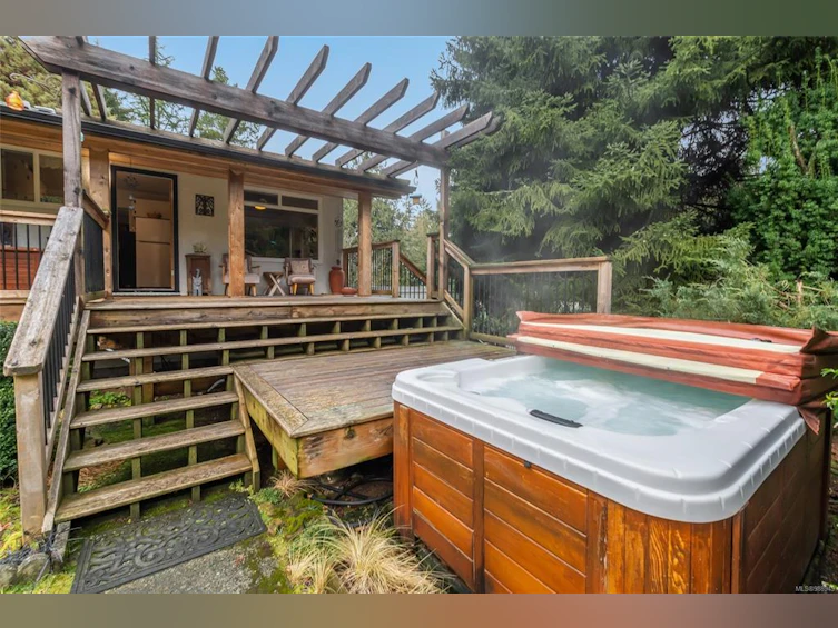2371 Jingle Pot Road, Nanaimo, BC, V9R 6W2
