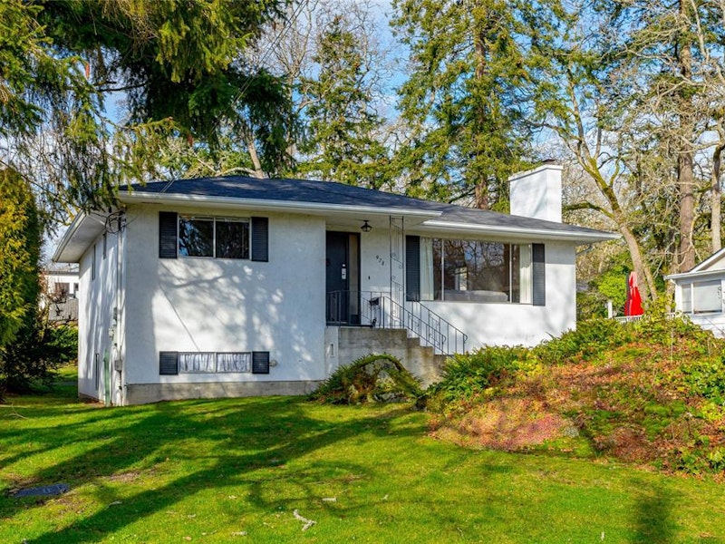 978 Ambassador Avenue, Saanich BC V8X 3N2
