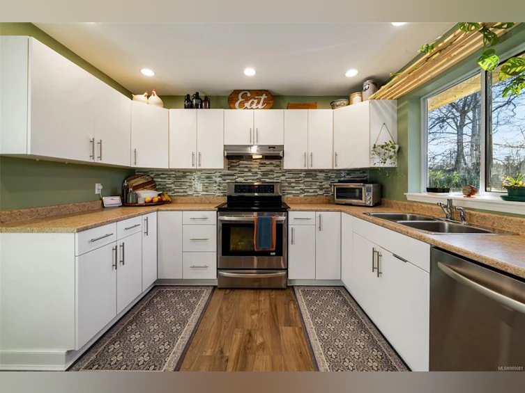 1786 Whiffin Spit Road, Sooke, BC, V0S 1N0 - 9