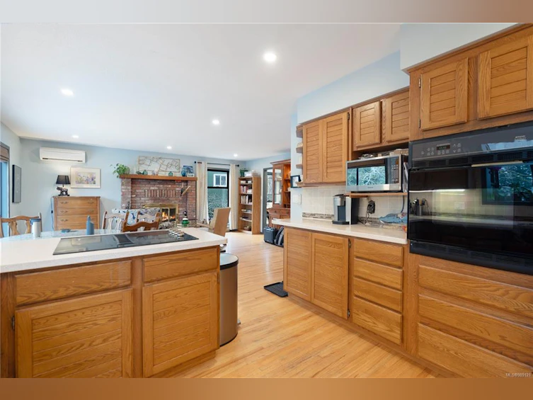 884 Denford Crescent, Saanich, BC, V8X 4N1 - 7