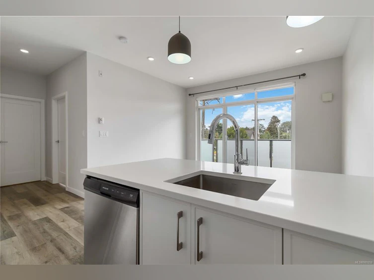 303-1515 Redfern Street, Victoria, BC, V8R 1C9 - 16