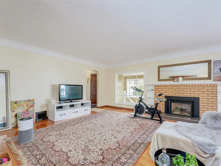200 Island Highway, View Royal, BC, V9B 1G2 - 2