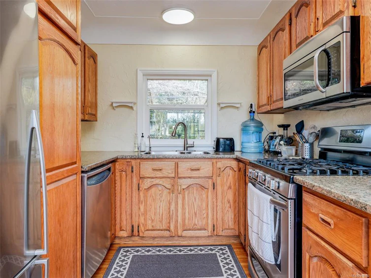 200 Island Highway, View Royal, BC, V9B 1G2 - 5