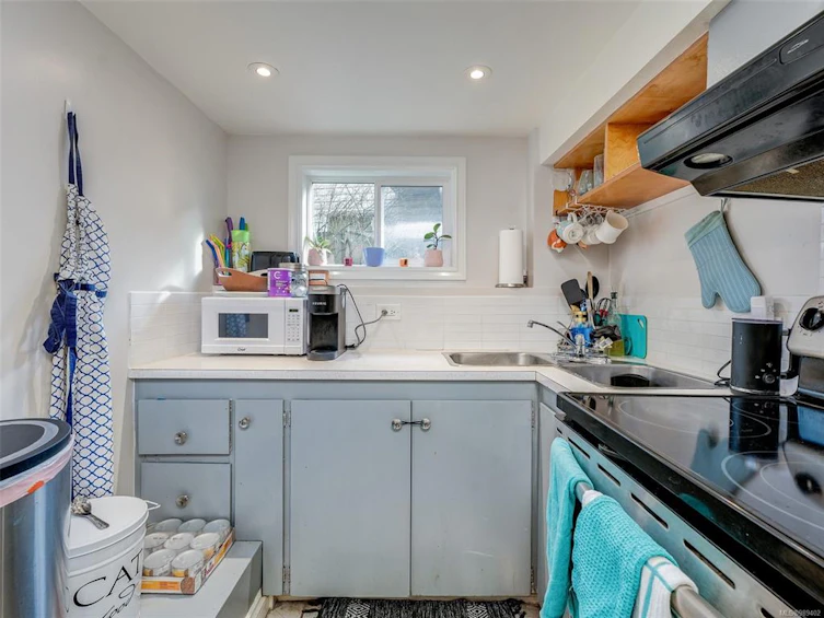 200 Island Highway, View Royal, BC, V9B 1G2 - 17