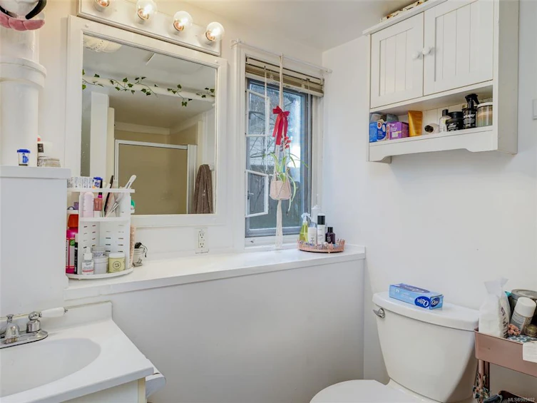 200 Island Highway, View Royal, BC, V9B 1G2 - 19