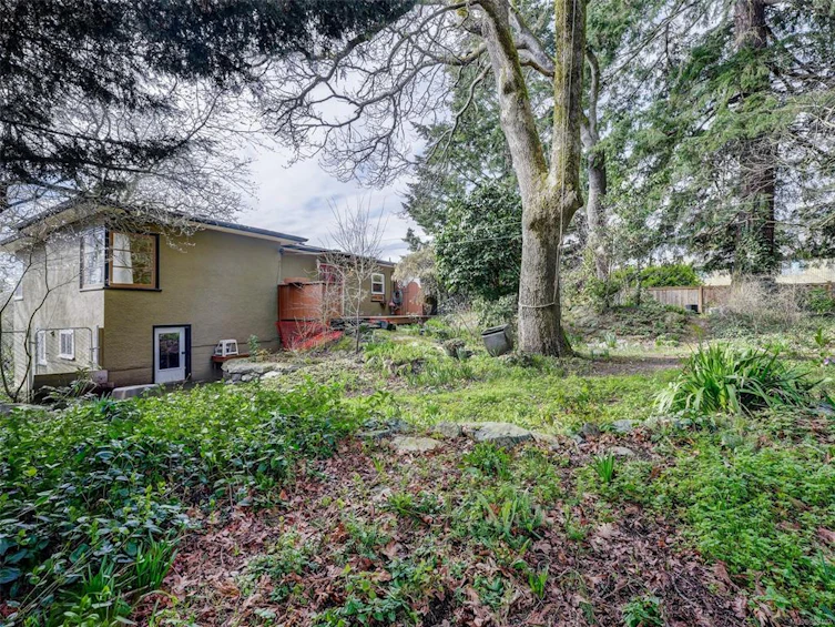 200 Island Highway, View Royal, BC, V9B 1G2 - 25