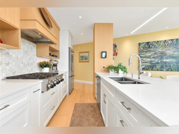 403-5388 Hill Rise Terrace, Saanich, BC, V8Y 3K3 - 11