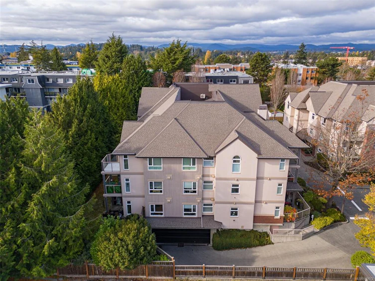 205-835 Selkirk Avenue, Esquimalt, BC, V9A 2T7 - 2