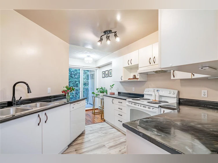 205-835 Selkirk Avenue, Esquimalt, BC, V9A 2T7 - 16