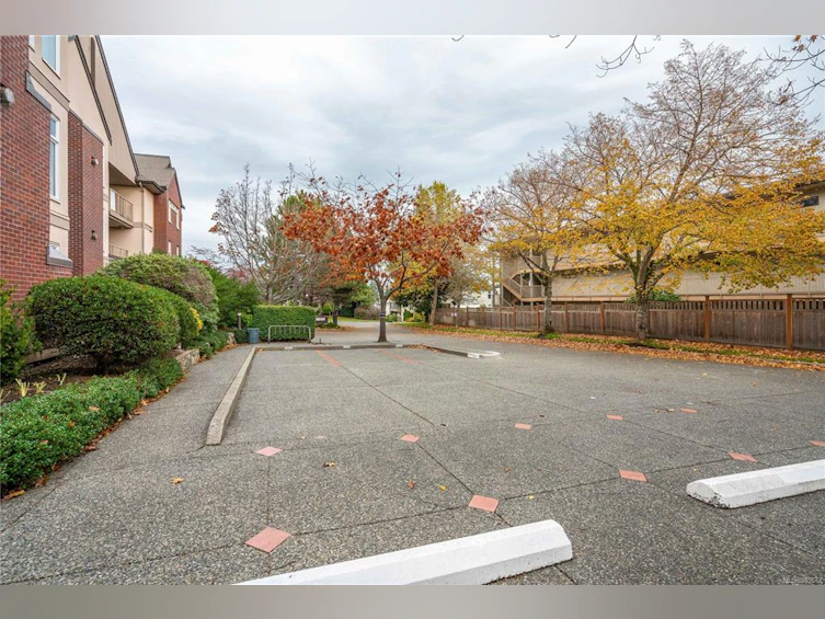 205-835 Selkirk Avenue, Esquimalt, BC, V9A 2T7 - 35