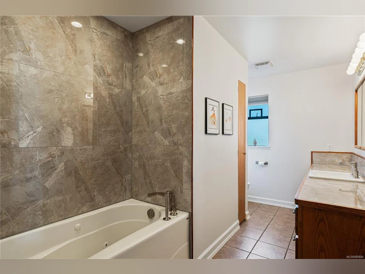 420 Carnegie Street, Campbell River, BC, V9W 6N7 - 35