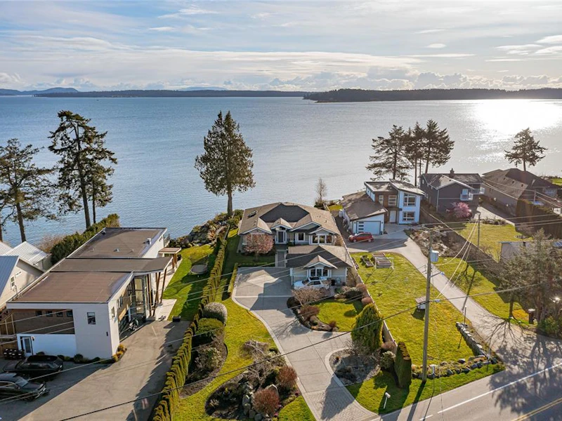 8709 Lochside Drive, North Saanich BC V8L 1M8