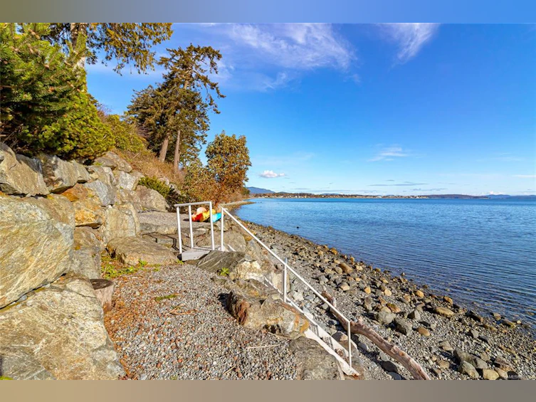 8709 Lochside Drive, North Saanich, BC, V8L 1M8 - 4