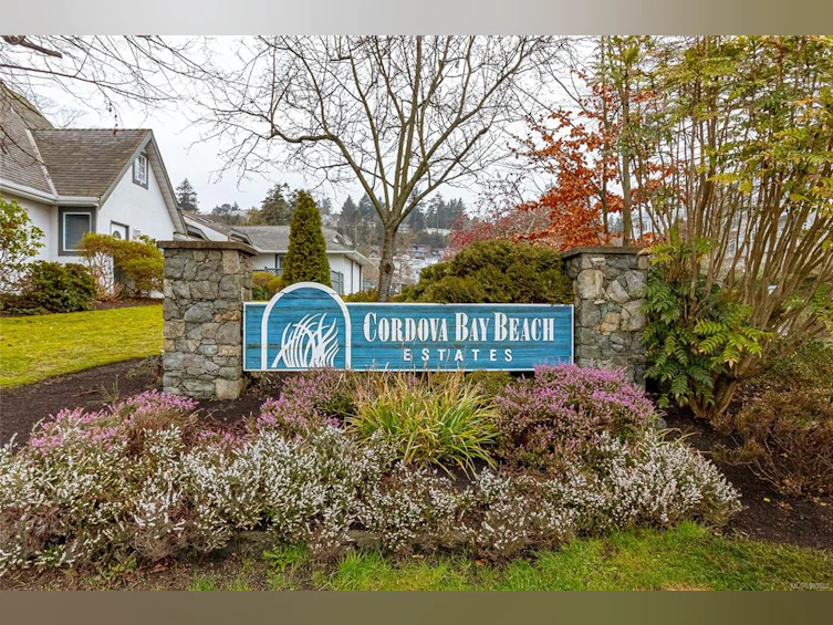 14-5110 Cordova Bay Road, Saanich, BC, V8Y 2K5