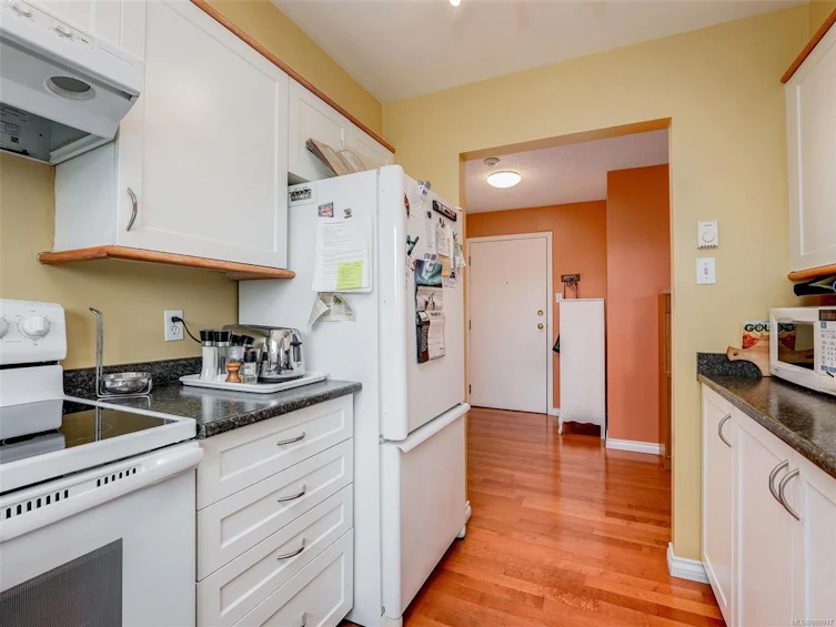 304-1714 Fort Street, Victoria, BC, V8R 1J2 - 10