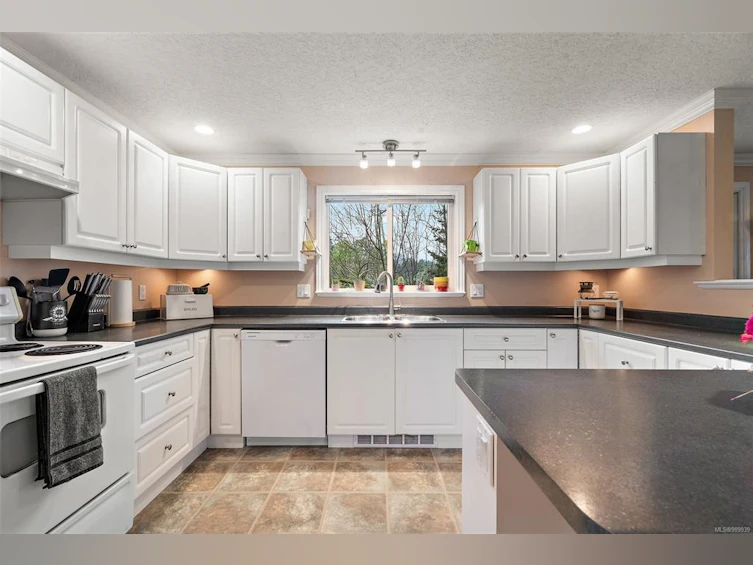 3699 Cedardale Road, Cobble Hill, BC, V8H 0G6 - 10