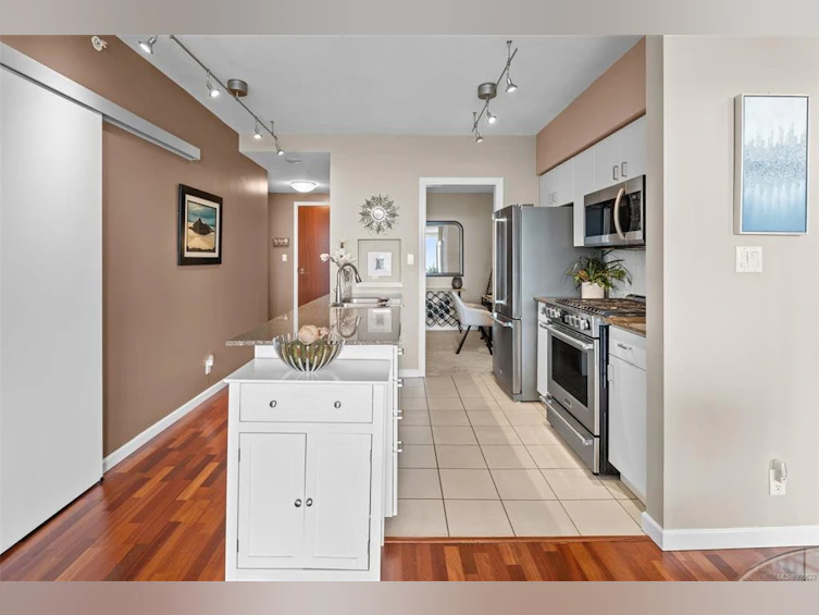906-160 Wilson Street, Victoria, BC, V9A 7P9 - 4