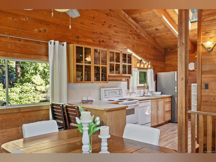 500 Smelt Bay Road, Cortes Island, BC, V0P 1K0 - 10