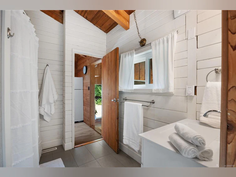 500 Smelt Bay Road, Cortes Island, BC, V0P 1K0 - 15