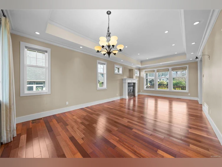 806 Rogers Avenue, Saanich, BC, V8X 3R1 - 10