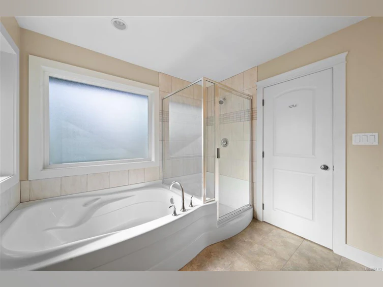 806 Rogers Avenue, Saanich, BC, V8X 3R1 - 18