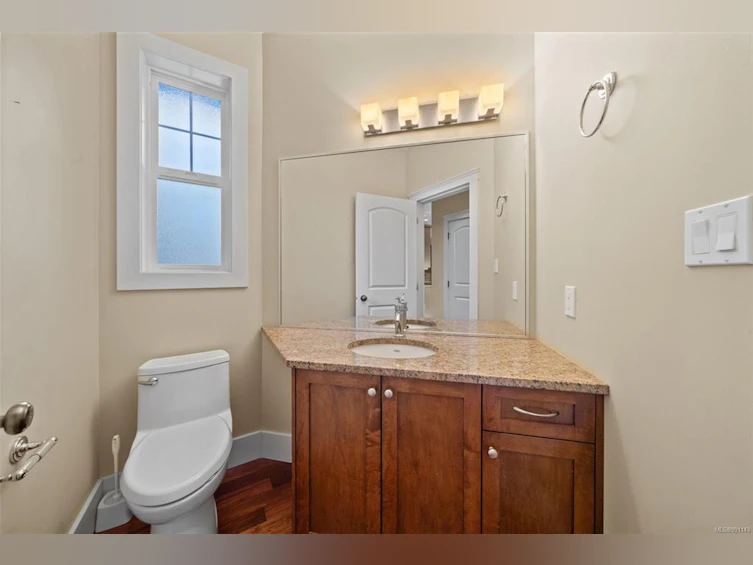 806 Rogers Avenue, Saanich, BC, V8X 3R1 - 24