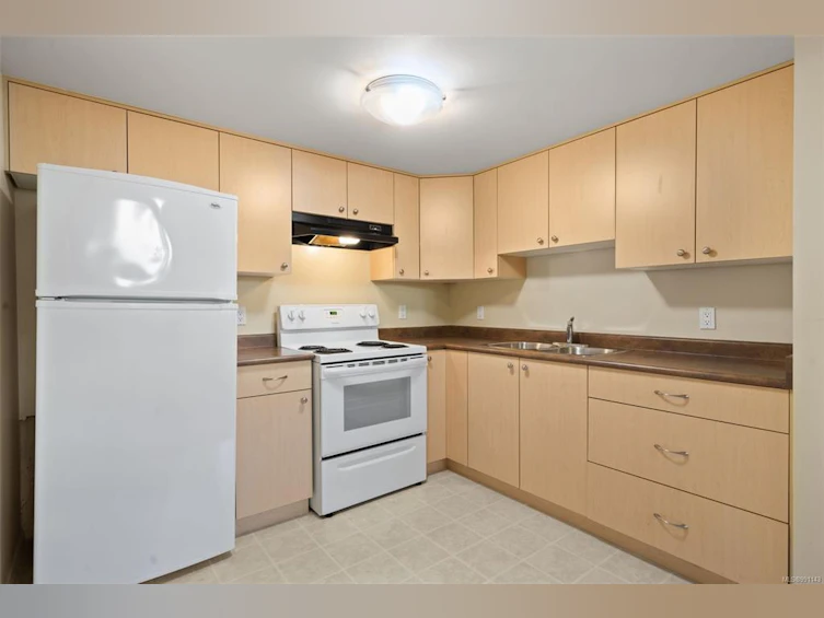 806 Rogers Avenue, Saanich, BC, V8X 3R1 - 29