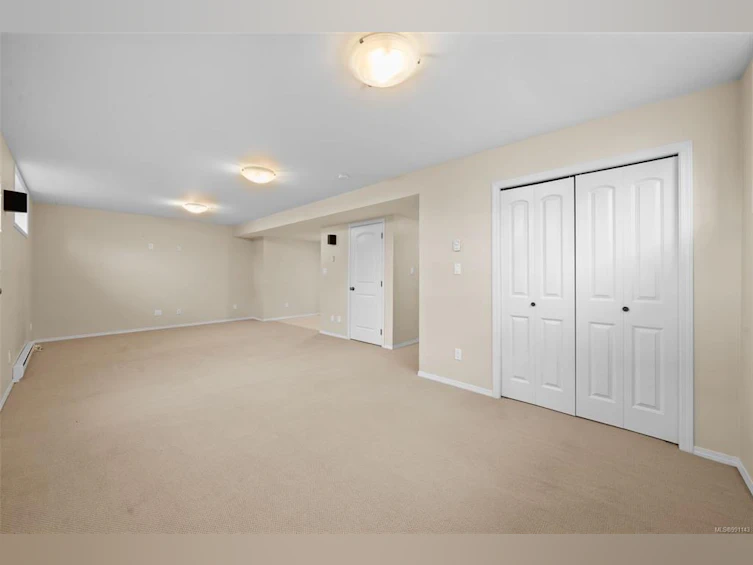 806 Rogers Avenue, Saanich, BC, V8X 3R1 - 31