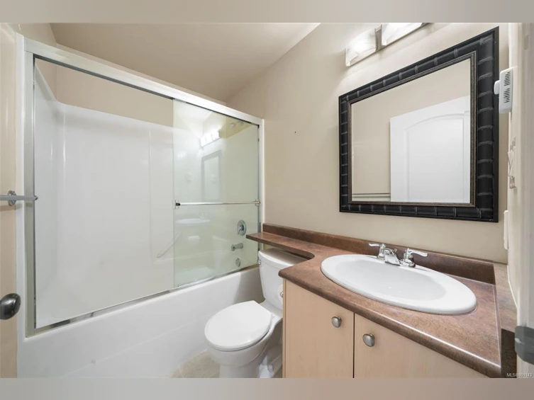 806 Rogers Avenue, Saanich, BC, V8X 3R1 - 33