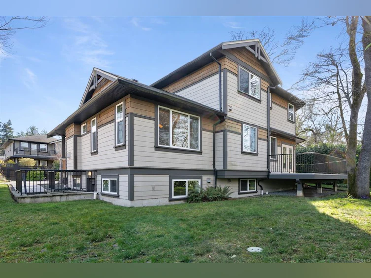 806 Rogers Avenue, Saanich, BC, V8X 3R1 - 37