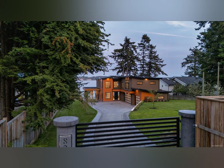 8213 Lochside Drive, Central Saanich, BC, V8M 1T9 - 6