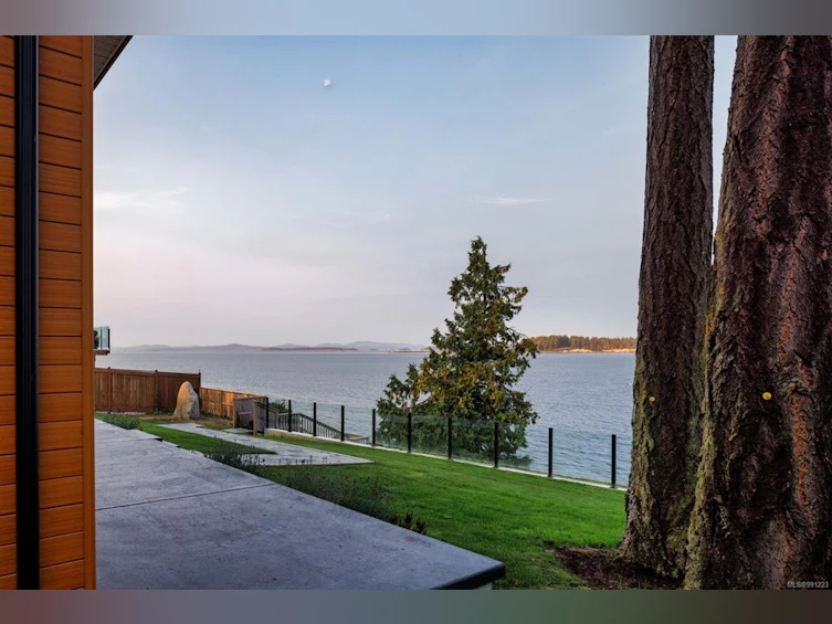 8213 Lochside Drive, Central Saanich, BC, V8M 1T9 - 44