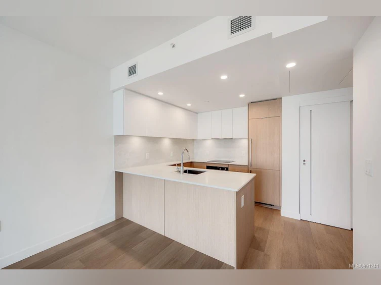 1111-1100 Yates Street, Victoria, BC, V8V 0H5 - 9