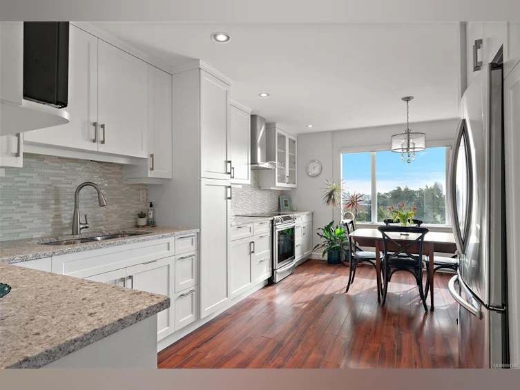 602-105 E Gorge Road, Victoria, BC, V9A 6Z3 - 3