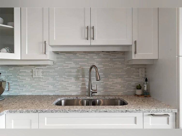 602-105 E Gorge Road, Victoria, BC, V9A 6Z3 - 7