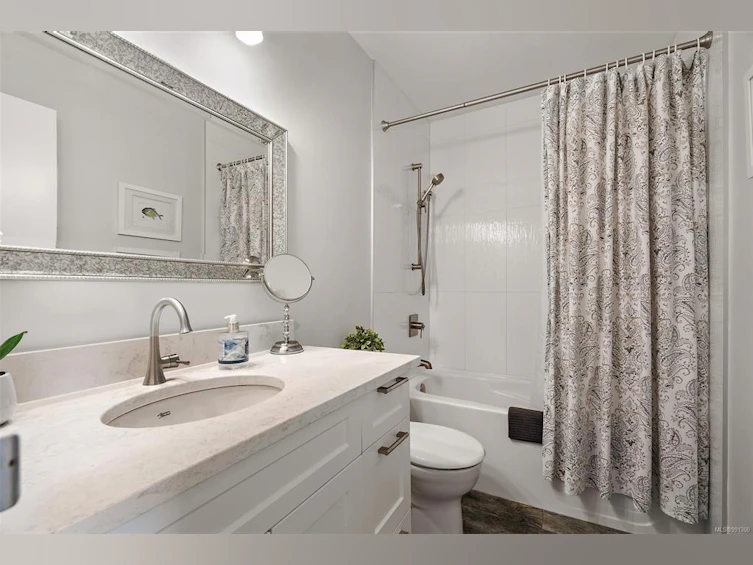 602-105 E Gorge Road, Victoria, BC, V9A 6Z3 - 17