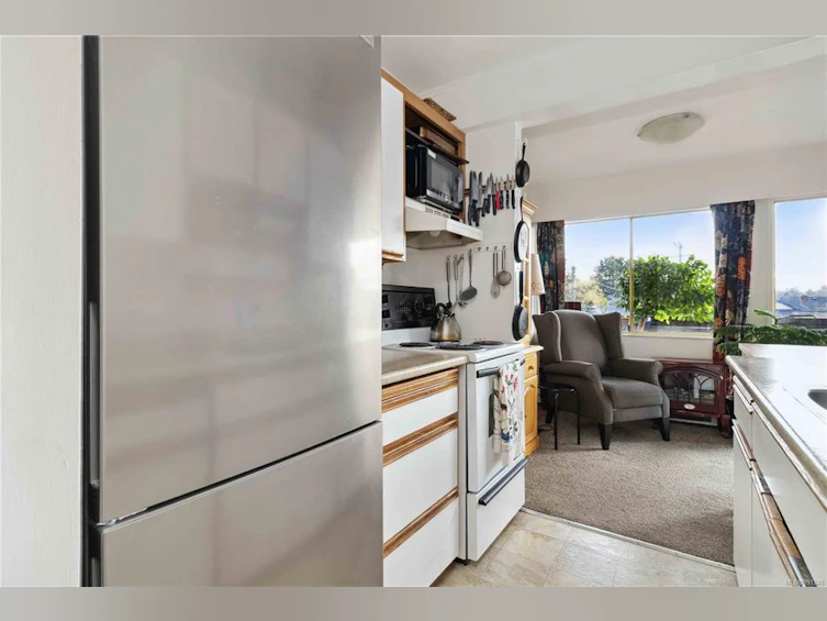 211-964 Heywood Avenue, Victoria, BC, V8V 2Y5 - 9