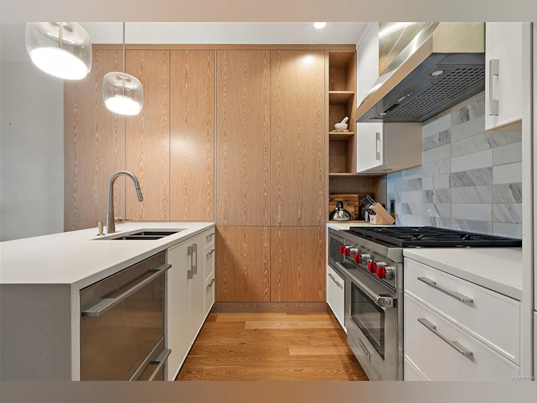 310-1201 Fort Street, Victoria, BC, V8V 3L1 - 3