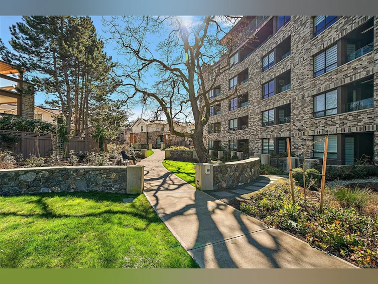310-1201 Fort Street, Victoria, BC, V8V 3L1 - 4