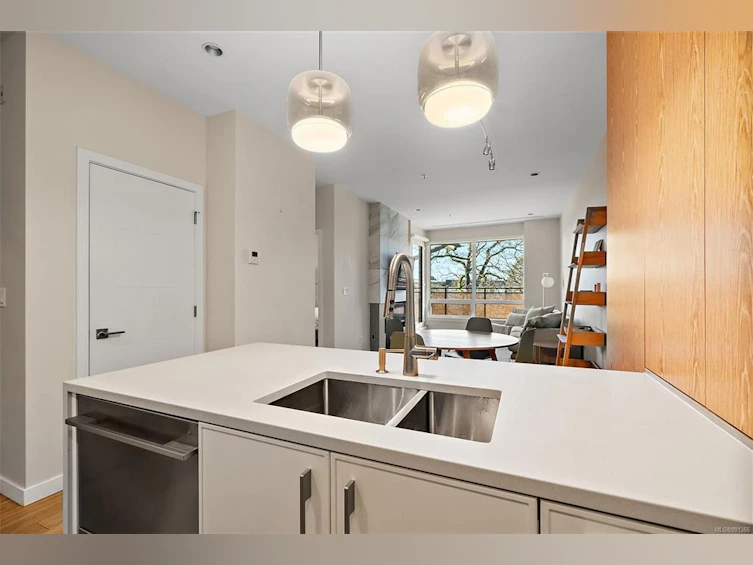 310-1201 Fort Street, Victoria, BC, V8V 3L1 - 9