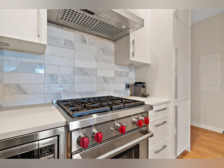 310-1201 Fort Street, Victoria, BC, V8V 3L1 - 11