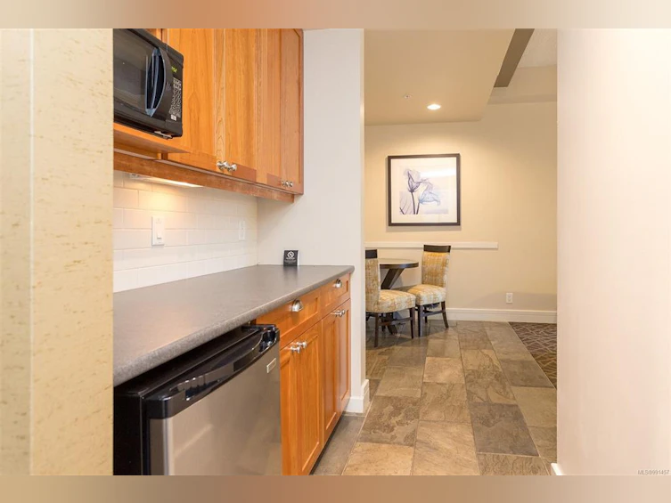 320/318A-1376 Lynburne Place, Langford, BC, V9B 6S1 - 18