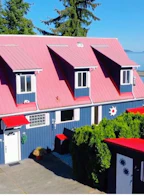 5945 Island Highway W