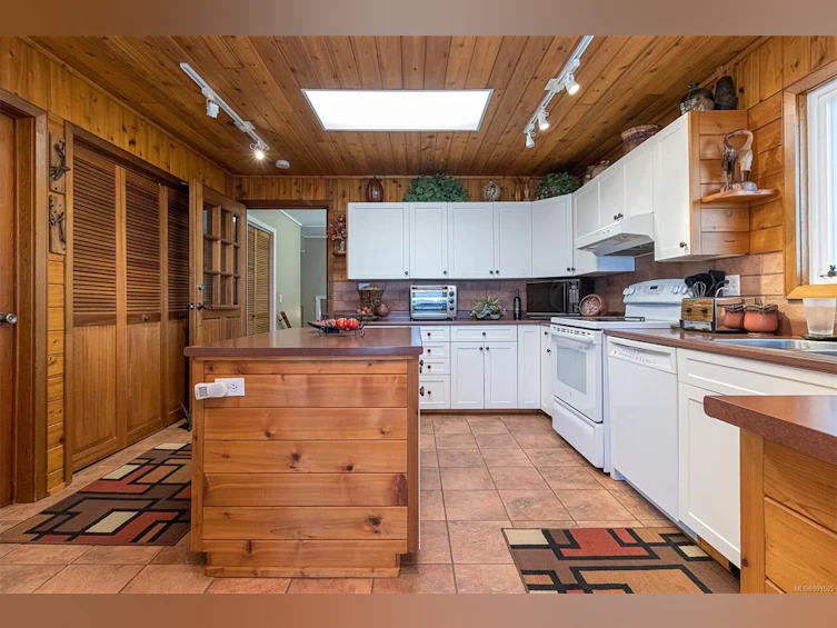 5945 W Island Highway, Qualicum Beach, BC, V9K 2C9 - 37