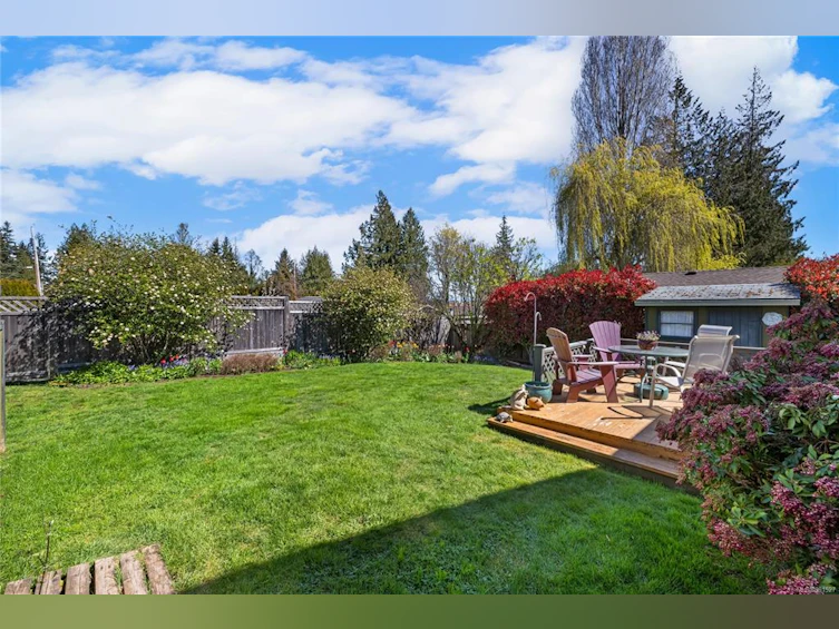 177 W Sixth Avenue, Qualicum Beach, BC, V9K 1S1 - 21