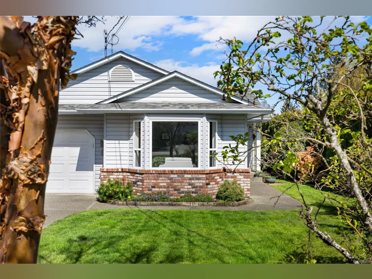 177 W Sixth Avenue, Qualicum Beach, BC, V9K 1S1 - 24
