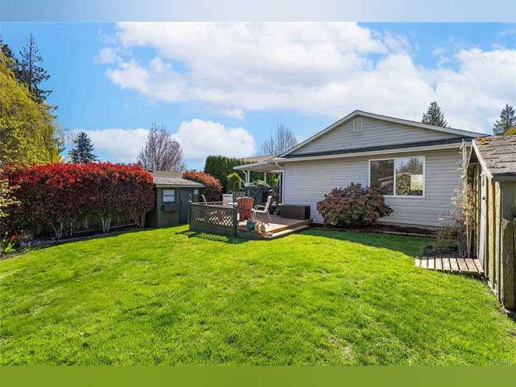 177 W Sixth Avenue, Qualicum Beach, BC, V9K 1S1 - 36